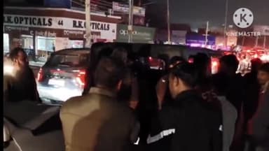 हिसार: हिसार गणेश मार्किट के पास जाम में फंसी गाड़ी ने पीछे से आकर दूसरी गाड़ी को मारी टक्कर, दोनो गाड़ियों को हुआ नुकसान