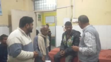 इकौना: नेशनल हाईवे 730 जयचंदपुर कटघरा पेट्रोल पंप के सामने अज्ञात वाहन की टक्कर से बाइक सवार हुआ घायल जिला अस्पताल रेफर