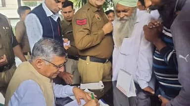 जगाधरी: हरियाणा के शिक्षा मंत्री चौधरी कंवरपाल ने अपने निवास स्थान पर सुनी लोगों की जन समस्याएं