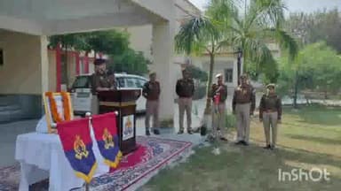 कासगंज: पुलिस कार्यालय सभागार में भारत रत्न डॉ भीम राव आम्बेडकर के परिनिर्वाण दिवस पर एसपी ने अर्पित किए श्रद्धासुमन