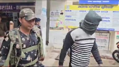 धनबाद/केंदुआडीह: जेल में बंद शार्प शूटर अमन की हत्या के बाद रितेश उर्फ सुंदर महतो को लाया गया सदर अस्पताल, किया गया मेडिकल जांच