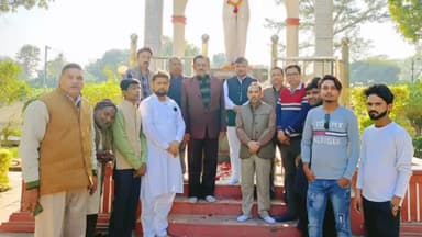 रामपुर: कांग्रेस नेताओं ने डॉ. भीमराव अंबेडकर के महापरिनिर्वाण दिवस पर अंबेडकर पार्क में प्रतिमा पर माल्यार्पण कर दी श्रद्धांजलि