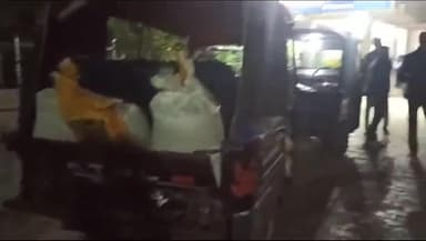तिलौथू: गेहूं के बीज लदे 2 ऑटो पुलिस ने रात्रि में तिलौथू ब्लॉक परिसर से किया जप्त।