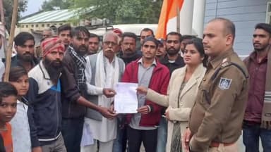 रायसेन: सलामतपुर में राष्ट्रीय राजपूत करणी सेना ने रैली निकालकर पीएम के नाम नायब तहसीलदार को थाने में सौंपा ज्ञापन