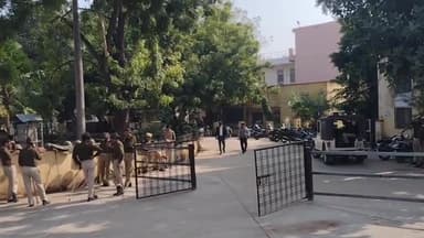 बूंदी: राष्ट्रीय राजपूत करणी सेना के अध्यक्ष  सुखदेव सिंह की गोली मारकर हत्या के बाद बूंदी जिले में पुलिस बंदोबस्त रहा तैनात