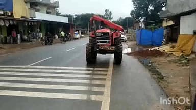 अंबिकापुर: सरगुजा जिले के दरिमा थाना अंतर्गत लिबरा में अनियंत्रित ट्रैक्टर सड़क किनारे जा पलटा बाल बाल बचा ट्रैक्टर चालक