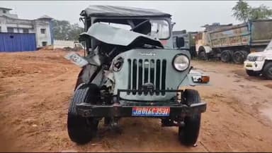 धनबाद/केंदुआडीह: शासन बेड़िया में कोयला लोड वाहन ने पुलिस वाहन को मारी टक्कर पुलिसकर्मी हुए घायल अशर्फी अस्पताल में इलाज जारी