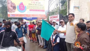देेेवरिया: जीआईसी से निकली पल्स पोलियो जागरूकता रैली,  डीएम ने दिखाई हरी झंडी