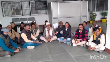 बलरामपुर: बढ़ती महंगाई और किसानों की समस्या को लेकर कांग्रेस कार्यकर्ताओं ने कलेक्ट्रेट में किया प्रदर्शन