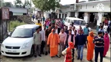 विकसित भारत संकल्प यात्रा के साथ संडा,संड़िया पहुंचे बरखेड़ा विधायक स्वामी प्रवक्ता नंद ! बताई सरकार की उपलब्धियां