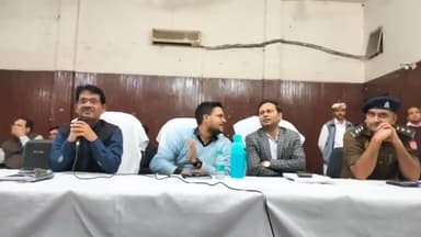 रामपुर: जिला सरकारी बैंक सभागार में उप जिला निर्वाचन अधिकारी की अध्यक्षता में लोकसभा निर्वाचन के संबंध में दिया गया प्रशिक्षण