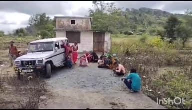 तेंदूखेड़ा: ग्राम नंदरई में नवविवाहिता की मौत पर हंगामा, परिजनों ने दहेज के लिए हत्या करने का ससुराल वालों पर लगाया आरोप