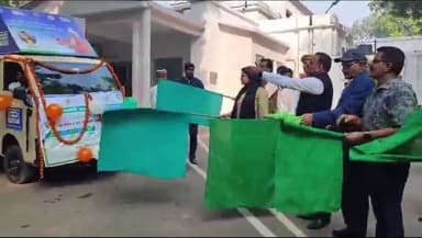 बहराइच: कलेक्ट्रेट परिसर से प्रधानमंत्री फसल बीमा योजना के अंतर्गत जागरूकता वाहन को डीएम ने हरी झंडी दिखाकर किया रवाना