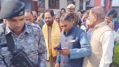 रामपुर: सिविलाइन क्षेत्र में पूर्व मंत्री मुख्तार अब्बास नकवी ने 2024 चुनाव पर प्रतिक्रिया देते हुए राहुल गांधी पर निशाना साधा