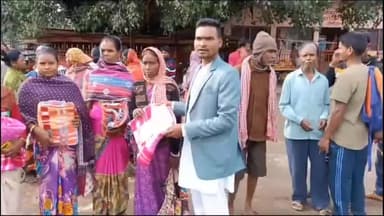 सिमडेगा: चक्रवर्ती तूफान के बीच हुई बारिश की वजह से सिमडेगा में बढ़ी ठंड, झारखंड प्रदेश मजदुर यूनियन के बैनर तले बांटा गया कंबल