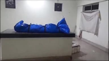 अररिया: फारबिसगंज के पुराना बस स्टैंड के समीप  लावारिस अवस्था में मिला एक व्यक्ति का शव, PM के लिये लाया गया सदर अस्पताल