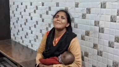 गढ़मुक्तेश्वर: गांव ढोलपुर में गड्ढे में पलटी ई रिक्शा, मासूम बच्ची की हुई मौत