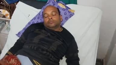 रामपुर: थाना स्वार क्षेत्र के ब्लॉक के सामने दो मोटरसाइकिल की टक्कर में दो लोग घायल जिला अस्पताल में भर्ती उपचार जारी