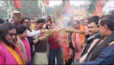 बक्सर: तेलंगाना के सीएम रेवंत रेड्डी के बयान पर बक्सर नगर में बीजेपी ने फूंका पुतला