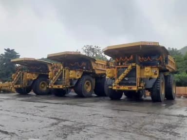 चितरंगी: एनसीएल निगाही के मशीनी बेड़े में शामिल हुए तीन नए डंपर महाप्रबंधक ने जताई खुशी