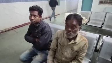 नरसिंहपुर: पांजरा के पास रोड़ पर पैदल चल रहे तीन लोगों को बाइक ने मारी टक्कर उपचार के लिए लाया गया जिला अस्पताल