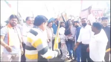 रायसेन: जिले के भोपाल सागर तिराहे पर भाजपा द्वारा झारखंड के कांग्रेस सांसद धीरज साहू का फूंका गया पुतला