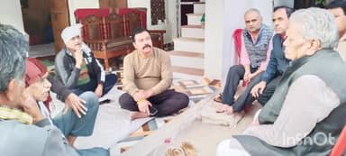 कोलारस: विधायक देवेंद्र जैन ने सदर बाजार में रघुवीर सिंह राणा के निधन पर परिवारजनों को बंधाया ढांढस