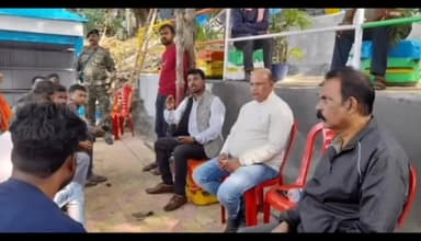 निरसा/चिरकुंडा: मैथन डैम किनारे वर्षों से दुकानदारी करते आर्य दुकानदारों को DVC प्रबंधन हटाने में जुटी पूर्व विधायक ने नेक की मुलाकात