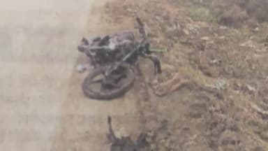 बूंदी: रामगंजबालाजी राष्ट्रीय राजमार्ग 52 पर गलत दिशा में आकर पिकअप चालक ने बाईक सवार  को मारी टक्कर एक की मौत दो गंभीर घायल