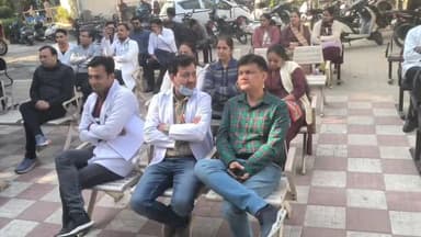 करनाल: सिविल अस्पताल में अपनी मांगों को लेकर डॉक्टरों द्वारा किया गया 2 घंटे का पेन डाउन