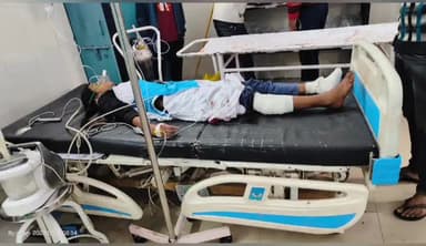 नरसिंहपुर: कठोतिया के पास अज्ञात वाहन की टक्कर से बाइक सवार रहली निवासी एक व्यक्ति और दो किशोरी हुए घायल, जबलपुर किया गया रेफर