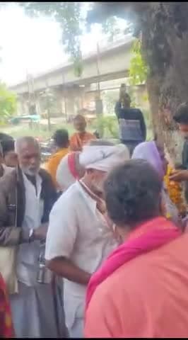 मां नर्मदा परिक्रमा यात्रा मां शारदा बस सर्विस के तत्वाधान में भावय स्वागत एवं भंडारा तिलवाड़ाघाट मैं जिसमें गायक मनीष अग्रवाल जी का आगमन हुआ जिसमें बड़े भाई नर्मदा परिक्रमा यात्रा पर है