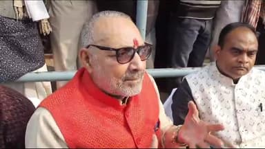 बेगूसराय: केंद्रीय मंत्री गिरिराज सिंह पहुंचे दिनकर गांव, केंद्र सरकार की उपलब्धियां गिनाईं