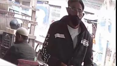 गोरखपुर: तिवारीपुर थाना क्षेत्र के निजामपुर में मेडिकल स्टोर से मोबाइल की हुई चोरी, आरोपी सीसीटीवी में हुआ कैद