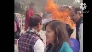 बगहा: भाजपा कार्यकर्ताओं ने बगहा में कांग्रेस के राज्य सभा सांसद का किया पुतला दहन
