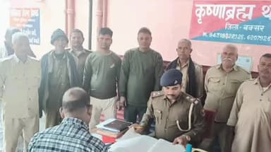 बक्सर: जिले के विभिन्न थानों में चौकीदार परेड का किया गया आयोजन