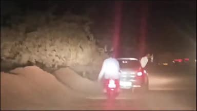 गाज़ियाबाद: इंदिरापुरम के कनावनी में गाड़ी और बाइक पर स्टंट करते हुए युवकों का वीडियो सोशल मीडिया पर वायरल, पुलिस जांच में जुटी