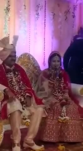 *👆🙏जहाँ आजकल की शादियों में... अश्लील फूहड़ डांस हो रहा है..., वहीं दुल्हन द्वारा... इस प्रकार के दिव्य भजनों की प्रस्तुति से... हृदय गदगद हो गया।☺️* 

*ऐसे ही सभी शादियों में... प्रस्तुति होनी चाहिए, आरती पूजन के... भव्य कार्यक्रम होने