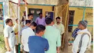 आहोर: हरजी गांव के राजकीय स्कूल में छात्राओं से अभद्र व्यवहार का आरोप, ग्रामीण पहुंचे स्कूल।