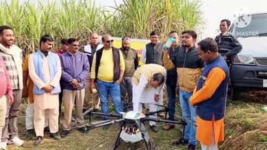 आज ग्राम खमरिया पट्टी में जिला पंचायत अध्यक्ष प्रतिनिधि गुरभाग सिंह ने ड्रोन द्वारा नैनो यूरिया का किया छिड़काव