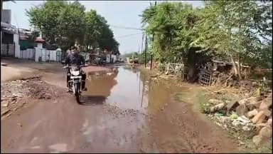 पन्ना: रानीबाग में कच्ची नालियों की वजह से राहगीरो को हो रही समस्या शिकायत के बाद भी नही हुआ निराकरण।