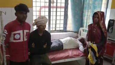 मऊरानीपुर: भकौरा में धारदार हथियार से हुई मारपीट में दो लोग हुए गंभीर रूप से घायल,2 दिन पहले बारात में हुआ था विवाद।