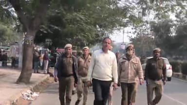 करनाल: सेक्टर 12 में सड़क पर जाम लगाने का प्रयास कर रहे ई-रिक्शा चालकों को पुलिस ने हटाया, पुलिस ने की उनकी मांगो की सुनवाई