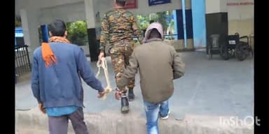 सुपौल: मद्य निषेध विभाग अलग-अलग जगह से शराब मामले में दो लोगों को गिरफ्तार कर मेडिकल कराने हेतु लाई सदर अस्पताल