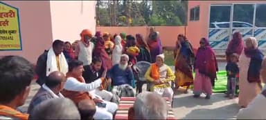 बलरामपुर समाचार समाजसेवी बीजेपी के वरिष्ठ नेता लोकसभा श्रावस्ती क्षेत्र के भावी संभावित प्रत्याशी विनय मिश्रा का जनता के बीच तूफानी दौरा जारी रामचरितमानस के दोहे के साथ जनता को मोदी जी के योजनाओं व जनहित वह देश हित की भविष्य की योजनाओं के ब