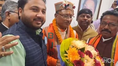 दंतेवाड़ा: दंतेवाड़ा विधायक चैतराम अटामी ने पहुना निवास में पहुंच नवनियुक्त मुख्यमंत्री को दी बधाई