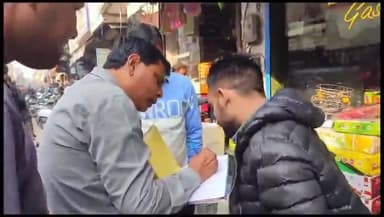 करनाल: वाल्मीकि चौक के पासनगर निगम ने दुकानों के आगे अतिक्रमण हटाया फड़ी दुकानदारों का सामान उठाया काटे चालान