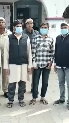 गढ़मुक्तेश्वर के गांव दो ताई आपसी जमीन के झगड़े में दो पक्ष को की जबरदस्त टाटी डंडे हुए