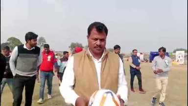 गिरिडीह: मुख्यमंत्री आमंत्रण फुटबॉल टूर्नामेंट का गिरिडीह स्टेडियम में किया गया विधिवत उद्घाटन