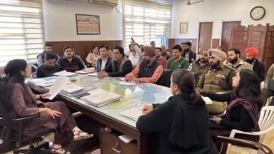 ਪਟਿਆਲਾ: ਰਾਜਪੁਰਾ ਦੇ ਫੋਕਲ ਪੁਆਇੰਟ ਦੇ ਸੁਧਾਰ ਲਈ ਡੀਸੀ ਵੱਲੋਂ ਮੀਡੀਅਮ ਅਤੇ ਸਮਾਲ ਸਕੇਲ ਇੰਡਸਟ੍ਰੀਅਲ ਐਸੋਸੀਏਸ਼ਨ 'ਤੇ ਅਧਿਕਾਰੀਆਂ ਨਾਲ ਕੀਤੀ ਗਈ ਬੈਠਕ